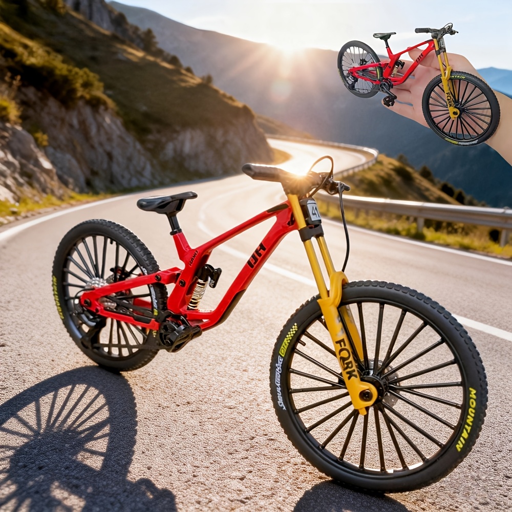 Mountain Biking Downhill - Model Sepeda Gunung Miniatur dari Logam
